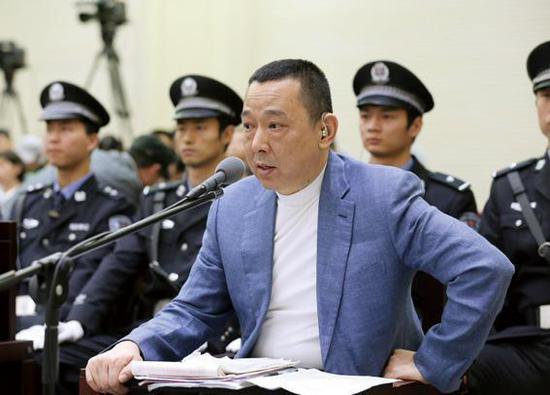 14年，祸害一方的刘汉被判死刑，法庭上尽显丑态：你们办不了我