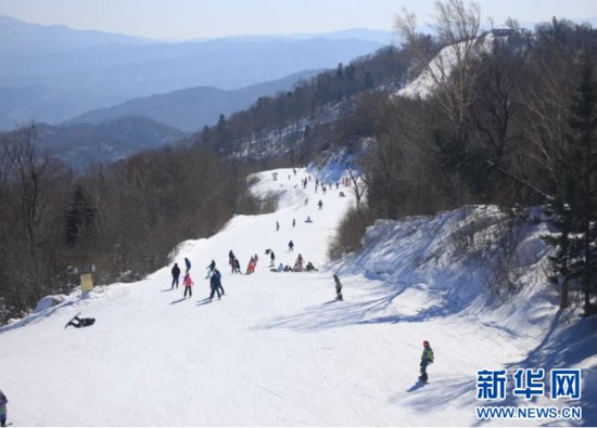 亚布力阳光滑雪场11月9日开板，黑龙江正式进入滑雪季！