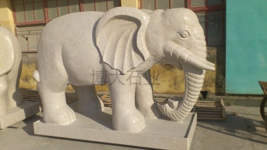石雕大象成为<em>城市景观雕塑</em>新宠