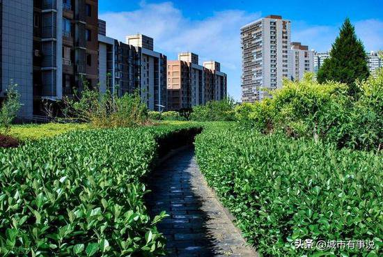 投资北京这些小区的人估计后悔了，北京跌幅最大的100个小区...