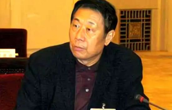 他坚决反对“两个凡是”，43岁被越级提拔，58岁担任辽宁省委...