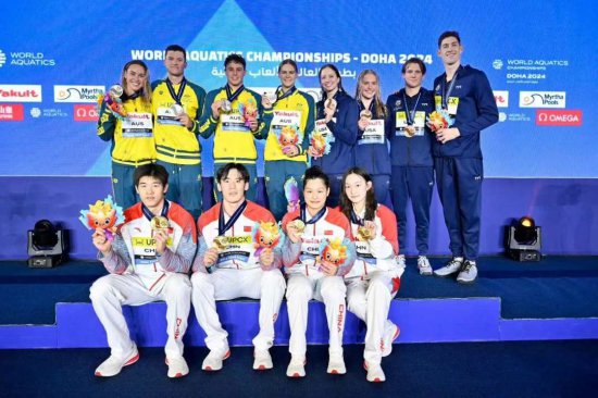 中国队夺得世锦赛<em>男女</em>4×100米自由泳接力金牌