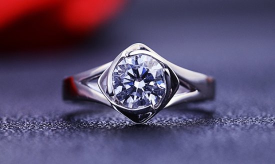 铂金<em>戒指有哪些款式</em>？教你几个小技巧，选购优质钻戒