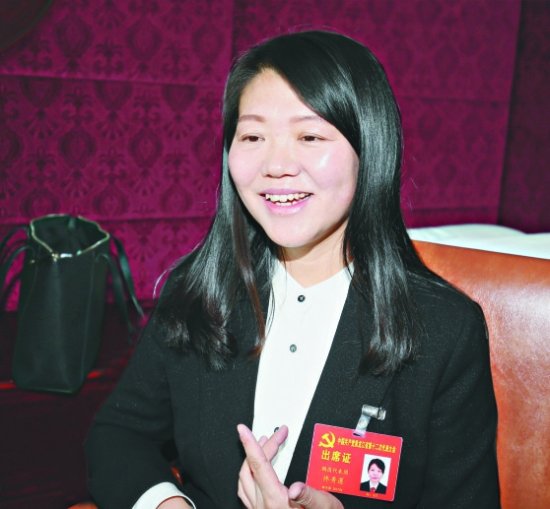 佟秀莲代表：党代表与母亲的责任一样重