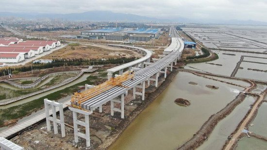 莆田跨海大桥完成首塔封顶，预计今年底实现贯通