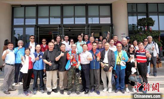 40名台胞组团来厦门办理台湾居民居住证