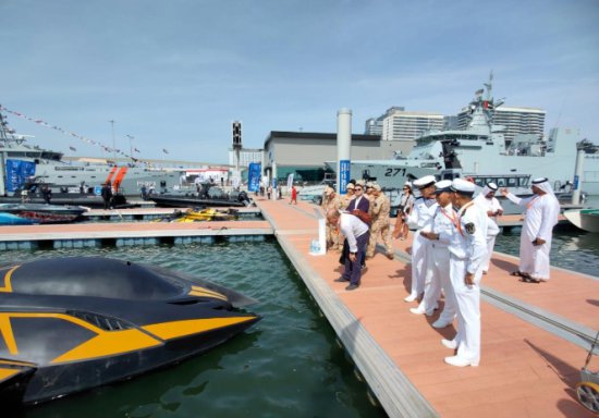 外媒关注乌克兰企业<em>新型</em>军用潜艇，外观奇特“就像来自《007》...