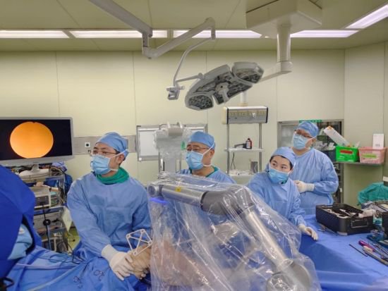 哈医大二院完成黑龙江省首例机器人辅助下后交叉韧带重建手术