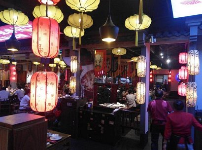 漫步苏州：苏州的这家<em>川菜馆</em>，不仅饭菜诱人，装修也是一大特色