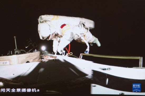 搭建“天桥”<em> 检验</em>组合机械臂——“T”字构型中国空间站首次出...
