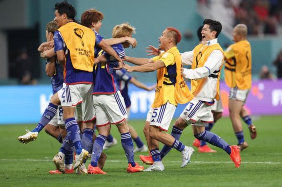 卡塔尔世界杯｜记者手记：一个<em>飞奔</em>着<em>去</em>踢球的日本男孩