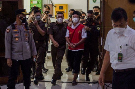 印尼教师性侵13名未成年学生致多人<em>怀孕产子</em> 被判终身监禁