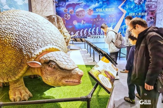 【青岛日报社·观海新闻】春暖花开，来青岛这里<em>看恐龙</em>展吧！