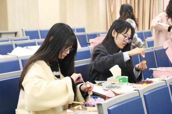 重庆市第一实验中学开展庆祝三八节活动
