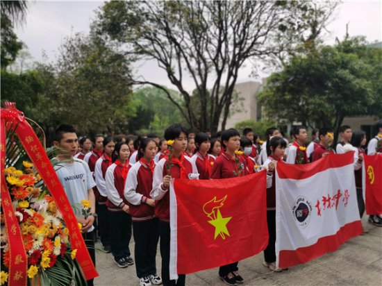 那一抹<em>动人的</em>红色——桂林市桂林中学红色教育探索