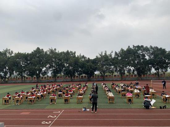 重庆市二塘中学举行积极心理现场书法大赛活动