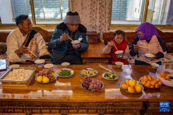 西藏申扎：新鲜果蔬直达海拔4700米的牧区深处