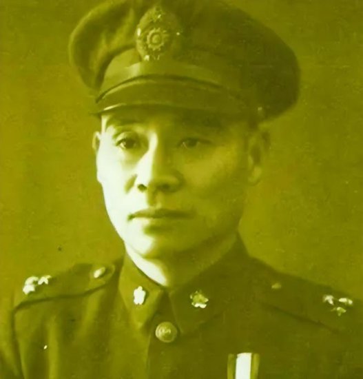 1951年，陈毅审查<em>起义将领名单</em>，指着一个人说：他绝不能饶