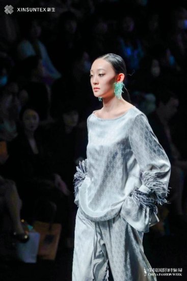 新生 | 中国时尚女装流行趋势发布：时尚衣装的趋势“<em>现象</em>学”