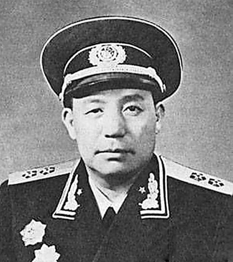1955年，谁接替梁兴初当海南军区司令？彭德怀向毛主席推荐一人