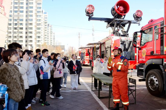 新疆昌吉启动“119”消防宣传月活动 16项趣味活动市民体验