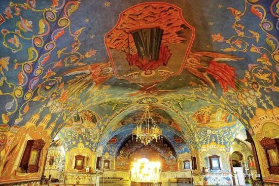 洞窟变修道院，成了伏尔加河畔800年圣地，<em>历代君王</em>为之站台