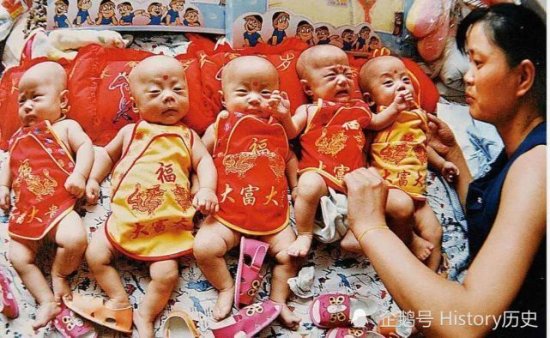 2002年<em>河北</em>夫妇生下5胞胎，坦言：为了养孩子，我们欠了太多...