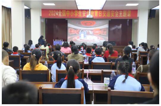 益阳桃江交警组织开展“全国中小学生安全教育日”主题活动