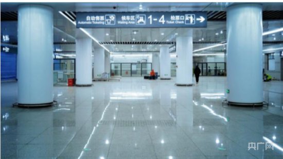 重庆铁路东环线开通 江北机场可动车换乘