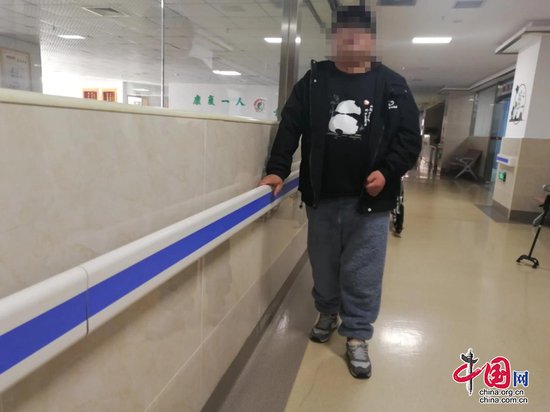 广元市中医医院：240斤中风偏瘫男青年能走路了