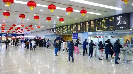 <em>春节</em>上海春运到发量926.76万人次，同比增长62%