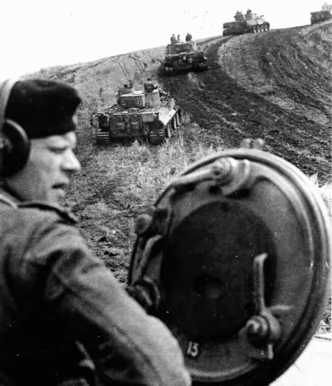 二战德国第十一装甲师，为何傲慢的<em>巴顿将军</em>都赞其为世界一流...