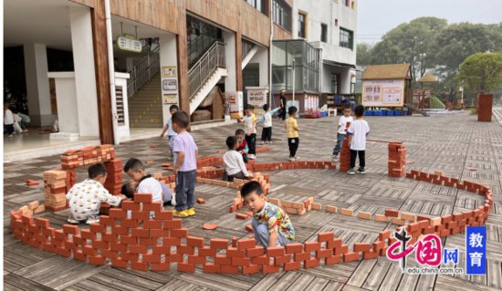 以问题为导向的建构游戏，宜宾江安橙乡幼儿园开展园本教研活动