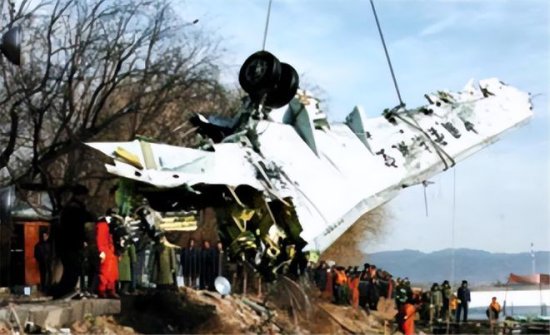 2004年东航<em>包头空难</em>，客机坠入南海公园，晨练人群遭殃