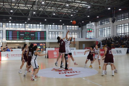 中国高中篮球联赛（湖北赛区）在<em>武钢三中</em>开赛