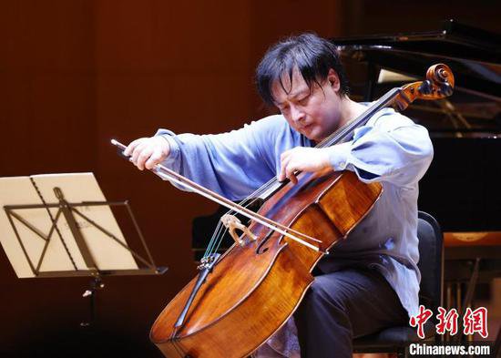 大提琴演奏家李洋登台北京音乐厅带来浪漫古典主义经典