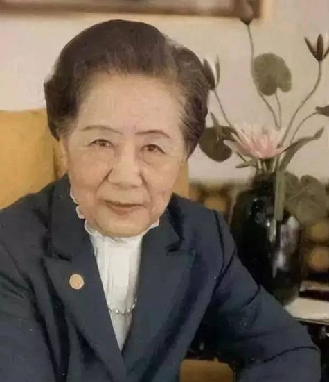 东方居里夫人：她是胡适最得意的弟子，杨振宁的诺贝尔奖有她...