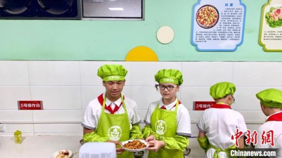 从“小学校”见“大世界” 重庆推动教育领域服务业扩大开放