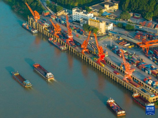 广西梧州：水路货运稳步增长