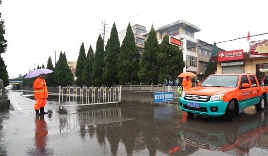 青州：党员干部加强降雨值守 大型机械助阵<em>每小时</em>排水1000<em>立方米</em>
