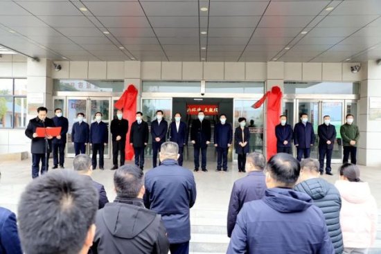 <em>永城</em>经济技术开发区党委、管委会举行挂牌仪式