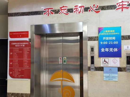 上海市民搞不懂：全城可以排队轧闹猛，家门口的服务场所竟还锁...