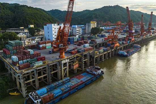 广西梧州：集装箱码头吞吐量稳步增长