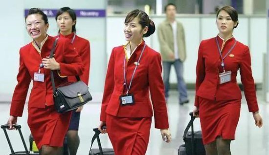 国泰<em>航空空姐</em>歧视说普通话的乘客，难道她们不是中国人吗？
