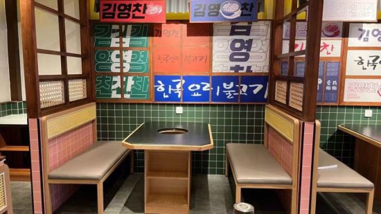 如何在激烈的餐饮竞争中脱颖而出？<em>韩式自助烤肉</em>桌椅的选择很...