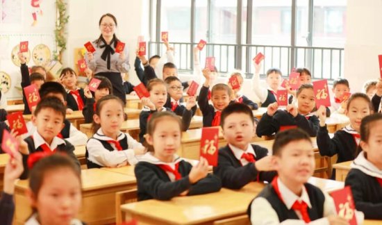 开学首日，龙华有学校“像画”，有的学校满是惊喜！