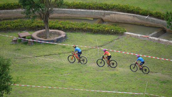 第一届全国<em>学生</em>（青年）运动会自行车（山地）测试赛在南丹举办