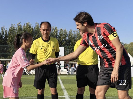 卡卡中国首场公益赛举办 关注未来中国青少年足球事业