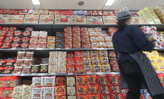 韩媒：韩国人的“灵魂食物”<em>方便面价格</em>创近13年以来最大涨幅