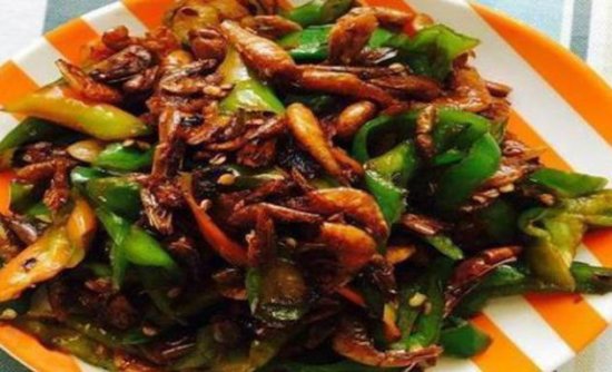 美食推荐：酸菜炖猪蹄、辣椒炒虾、鸭<em>腿</em>冬瓜汤、云朵鸡蛋的做法